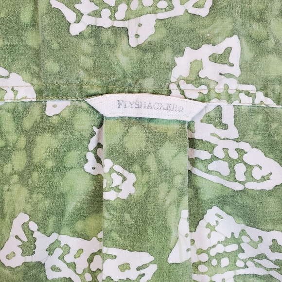 Flyshacker Green Batik Fish Button Up Shirt Size Medium Mens Hawaiian Fishing - Picture 6 of 8